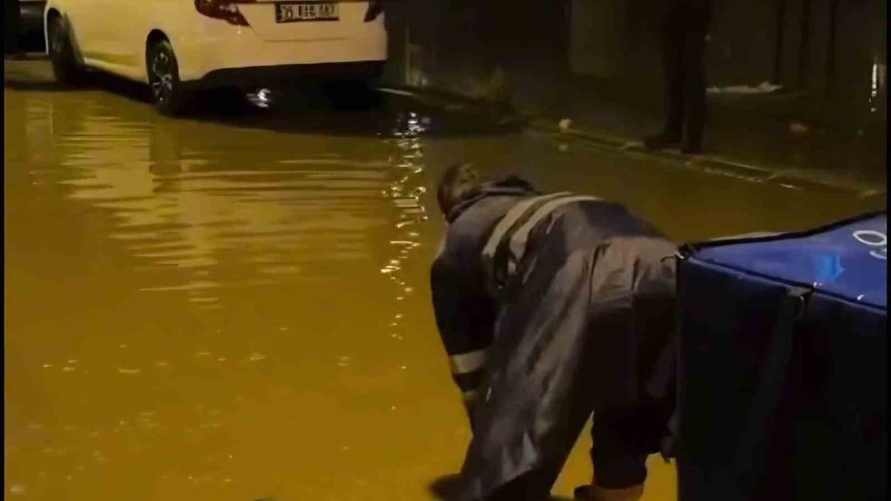 Kırklareli’de Sağanak Hayatı Felç Etti: Cadde ve Sokaklar Göle Döndü