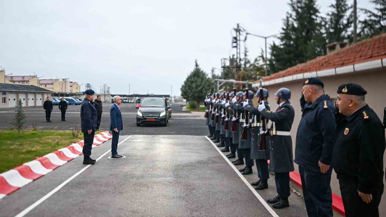 Kırklareli Valisi Uğur Turan Jandarmadan Brifing Aldı
