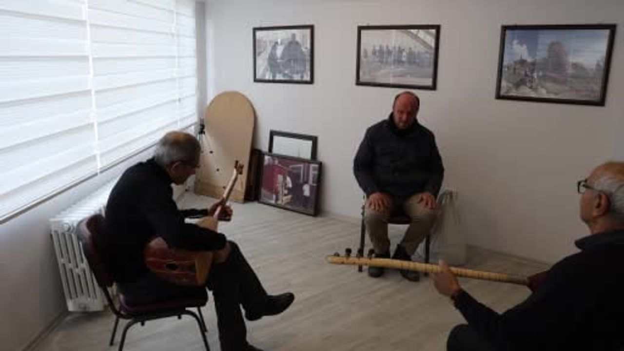 Kırşehir'de Görme Engelli Sami Coşkun, Müzikle Hayata Tutunuyor