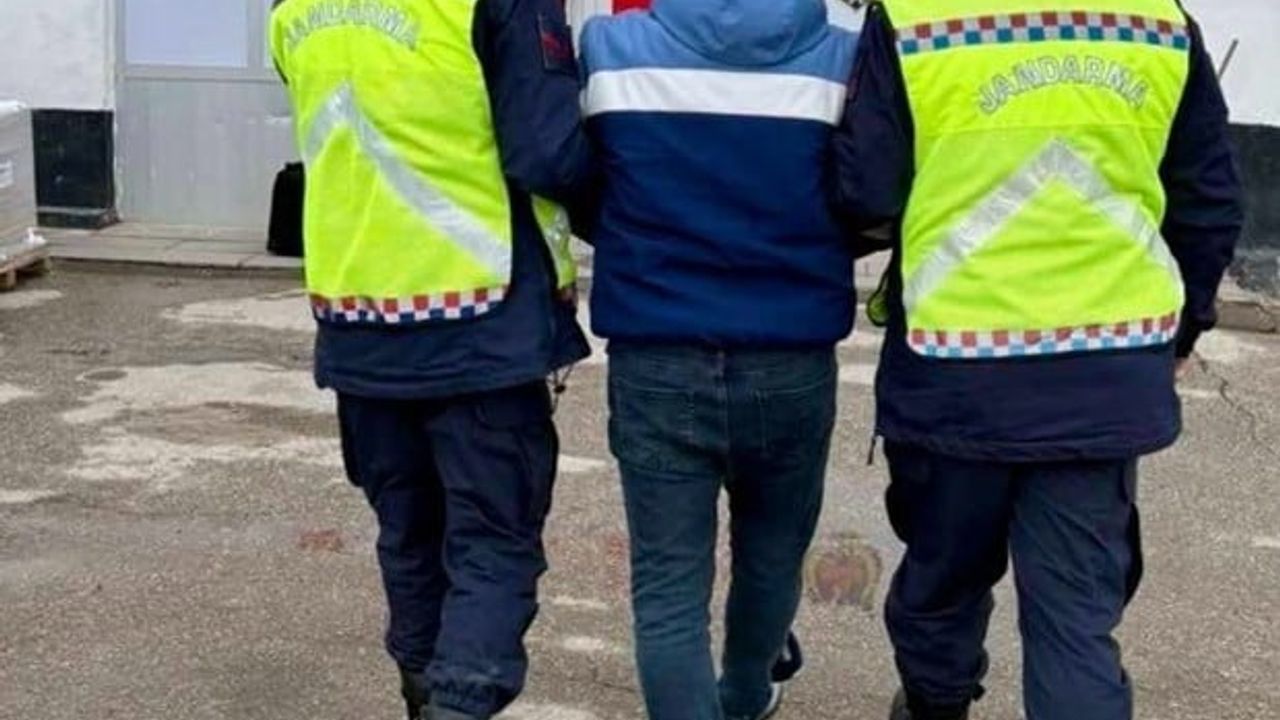 Kırşehir'de Jandarma, 3 Yıl Kesinleşmiş Hapis Cezası Olan Şahsı Yakaladı