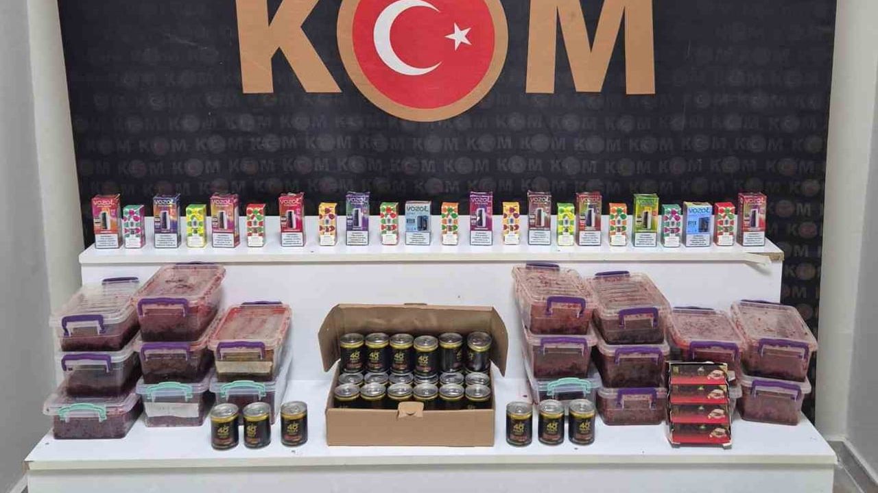 Kırşehir'de Kaçakçılık Operasyonu: Elektronik Nargile ve Bandrolsüz Ürünler Ele Geçirildi