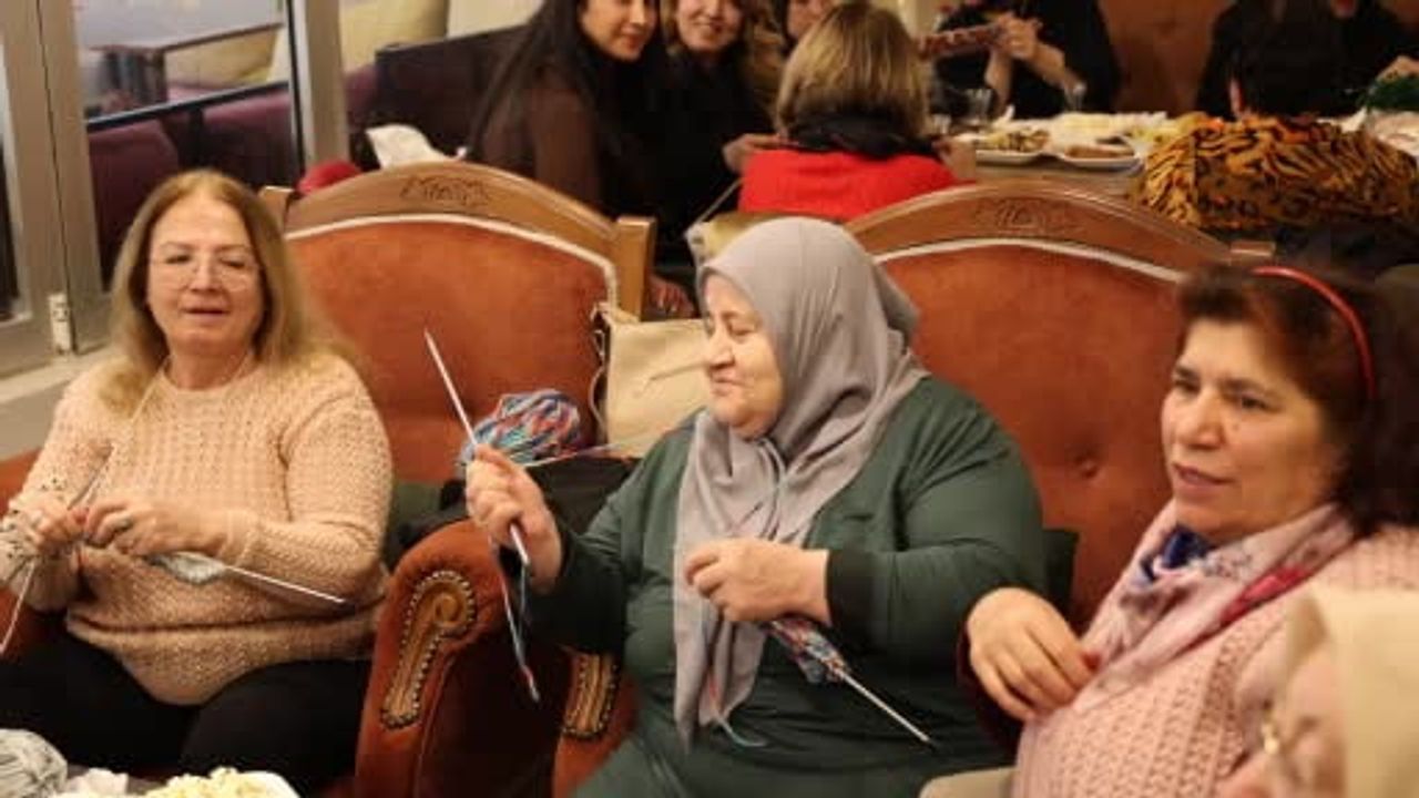 Kırşehir'de Kadın Meclisi'nden Çocuklara Atkı ve Bere Dayanışması