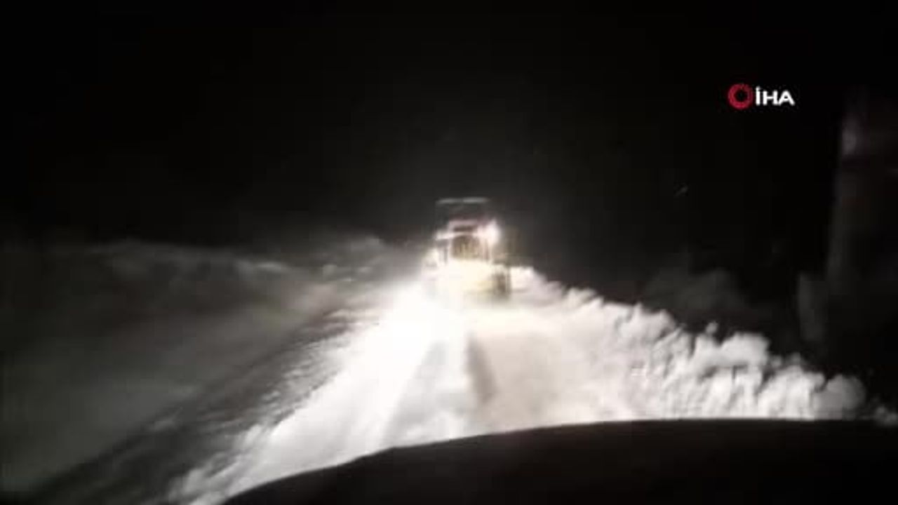 Kırşehir'de Kapanan Yollar Açıldı: 36 Araç, 47 Personelle Müdahale