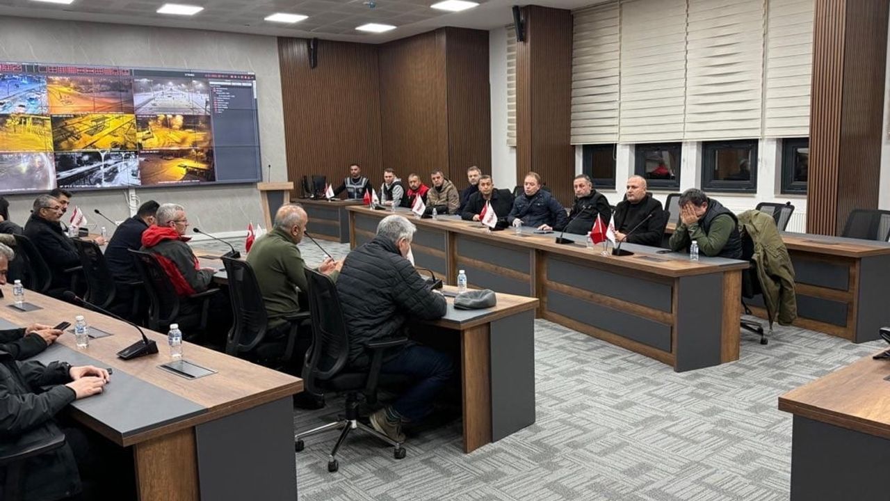 Kırşehir'de Kar: 4 Köyde Elektrik Kesintisi, 7 Köyde Haberleşme Sorunu