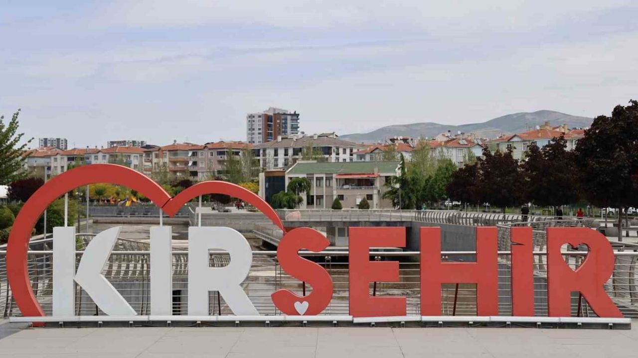 Kırşehir'de Kuvvetli Rüzgar ve Fırtına Uyarısı