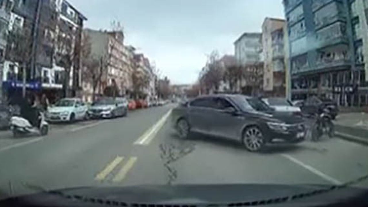 Kırşehir'de Park Halindeki Araç Hareket Etti: Sürücü Koşup El Frenini Çekti