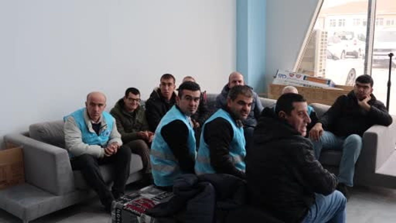 Kırşehir'de Vali Yardımcısı Alper Balcı gözleri bağlı araç kullandı