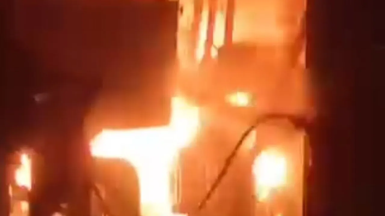 Kırşehir Mucur'da garaj yangını: Traktör kullanılamaz hale geldi