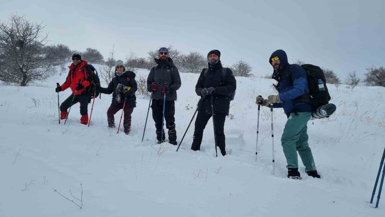 Kırşehirli dağcılar Gönül Dağı’nda İstiklal Marşı okudu