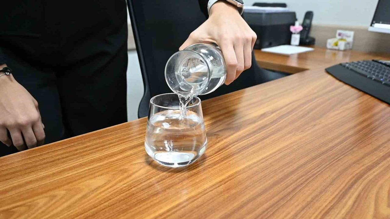 Kışta Azalan Su Tüketimi Sağlığı Tehdit Ediyor: Uzman 2-2,5 Litre Uyarısı