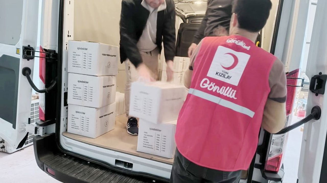 Kızılay Gazipaşa'da 80 Koli Yardımla İhtiyaç Sahiplerinin Yanında