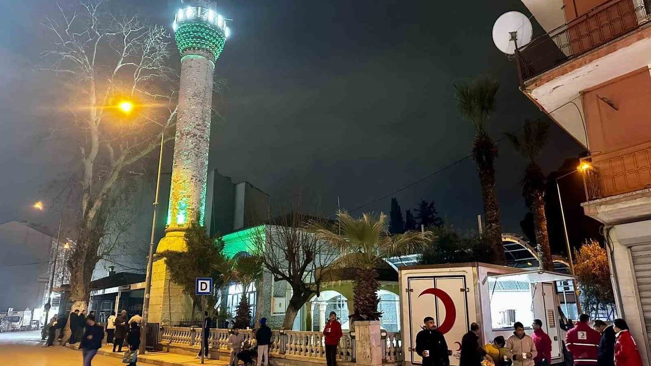 Kızılay Manisa’dan Miraç Kandili’nde 2 bin 500 kişiye ikram