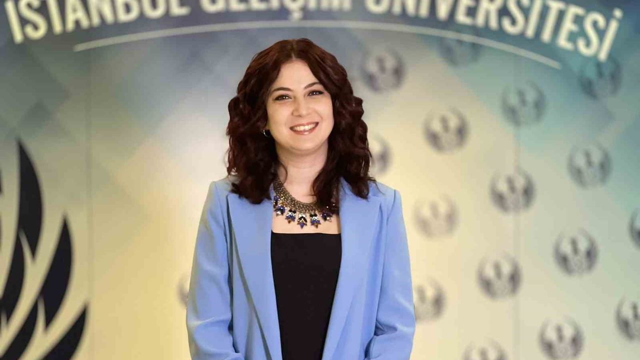 Kızılcık, Yağlı Karaciğer Etkilerini Azaltıyor: Bayram’a Pınar Enstitüsü 2025 Birincilik Ödülü