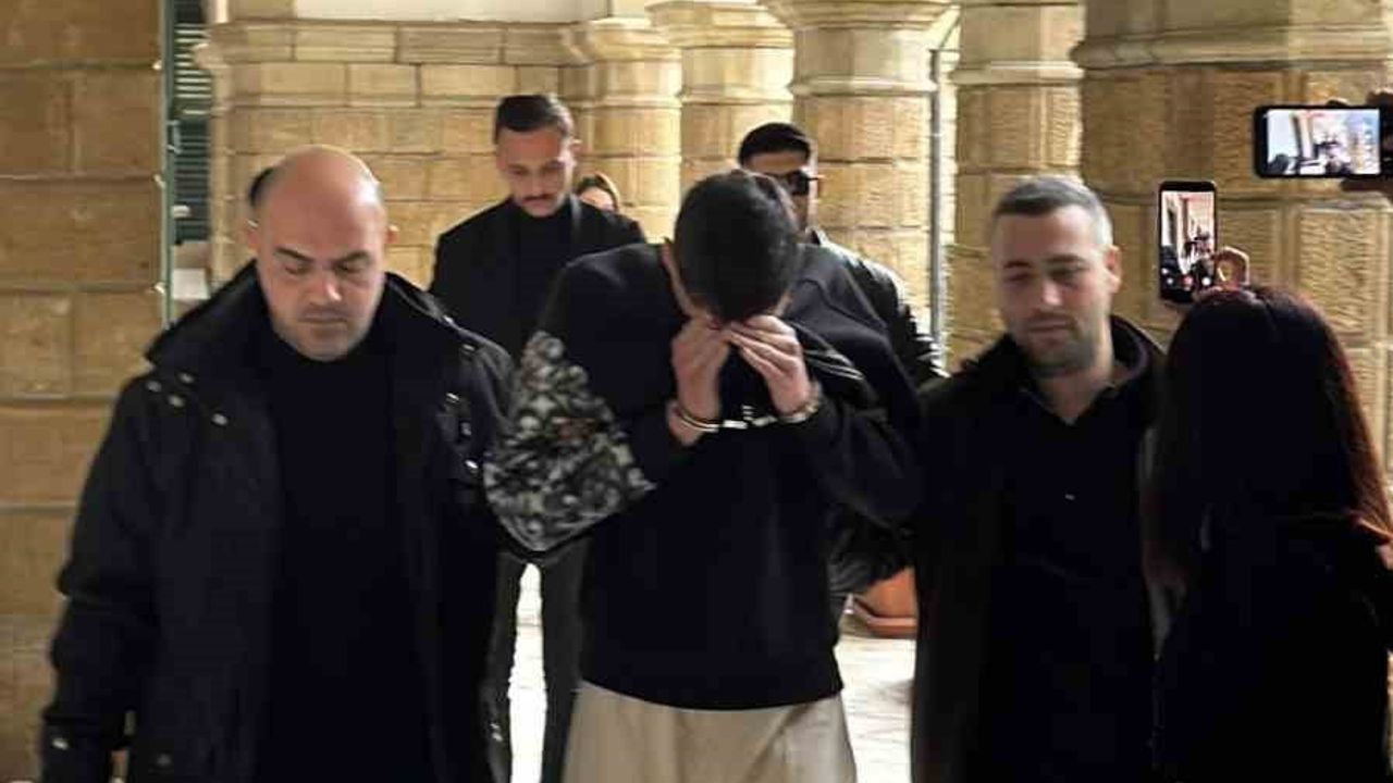 KKTC'de otomobil galeri kurşunlaması: Zanlılara 7’şer gün tutukluluk