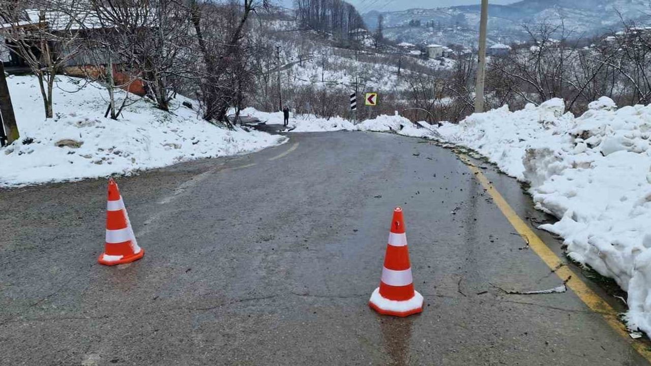 Kocaali'de Kar Sonrası Heyelan: Koğukpelit-Kirazlı Yolu Kapandı
