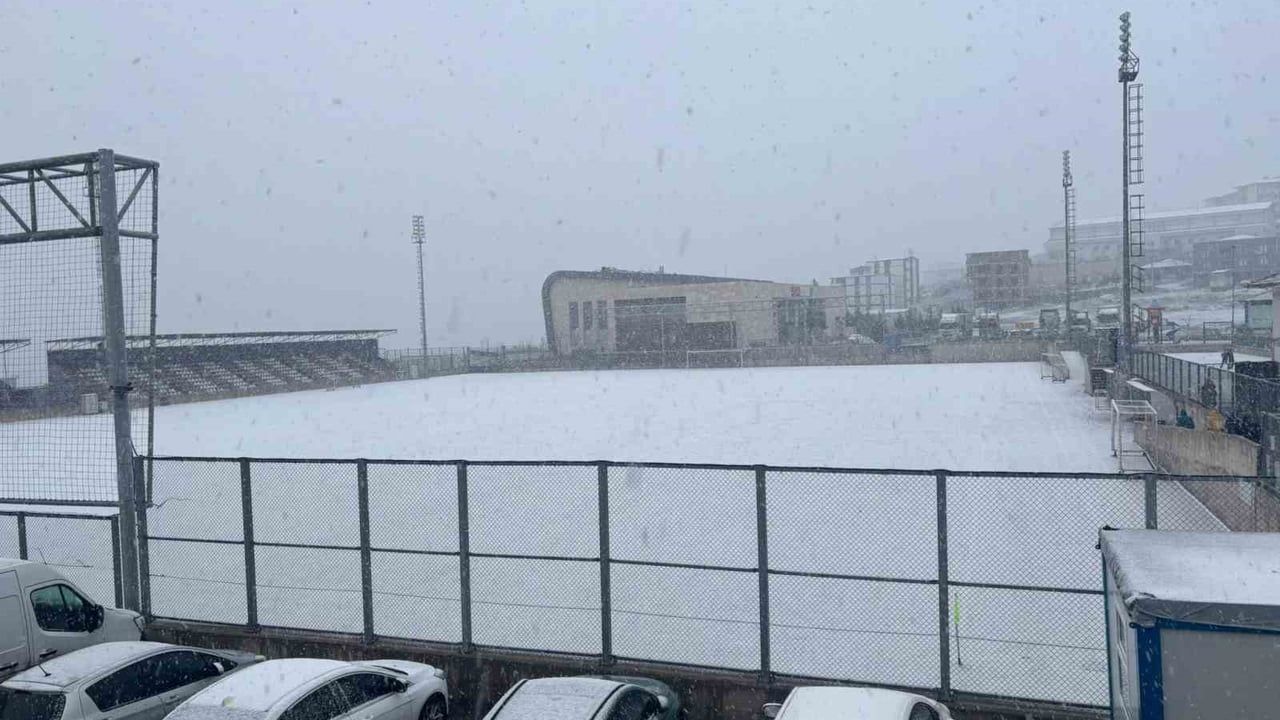 Kocaeli 2. Amatör Lig: Dilovasıspor–Mollafeneri Maçı Yoğun Kar Nedeniyle Tatil