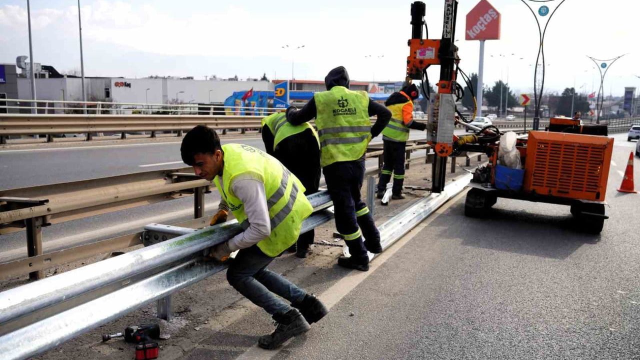 Kocaeli Büyükşehir'in 2025 Trafik Karnesi: 10 Yeni Kavşak, 282 Bin m² Çizgi