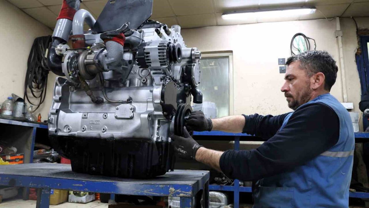 Kocaeli Büyükşehir, İş Makineleri Bakımlarını Kendi Atölyesinde Yapıyor