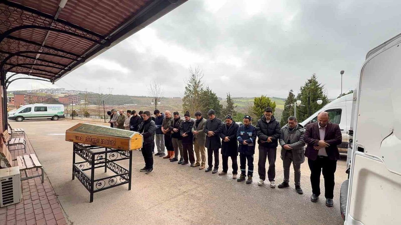 Kocaeli'de Kimsesiz Vatandaş Defnedildi — İmam Hatip Öğrencileri İzledi