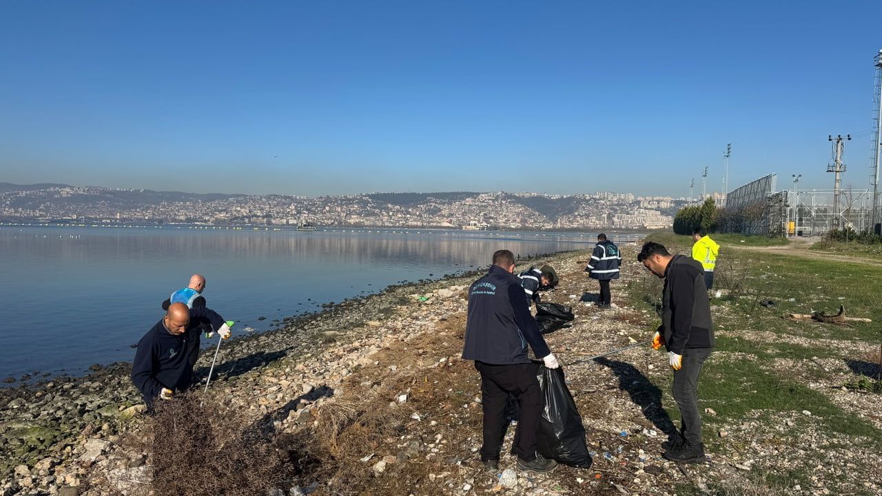 Kocaeli'de 'Mavi Takım' 2025'te Kıyılardan 16 bin 735 kilogram Atık Topladı