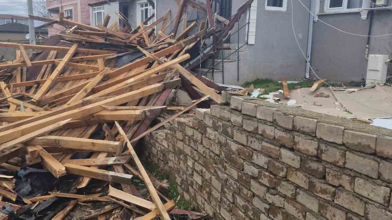 Kocaeli Hereke'de 186 Evin Çatısı Uçtu