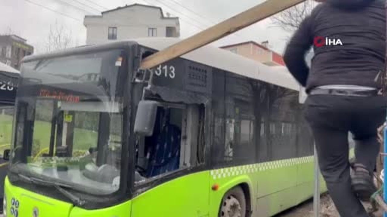 Kocaeli Hereke'de Kuvvetli Rüzgar: 186 Evin Çatısı Uçtu