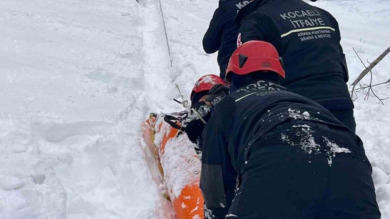 Kocaeli İtfaiye'den Kuzuyayla ve Aytepe'de Zorlu Kış Tatbikatı