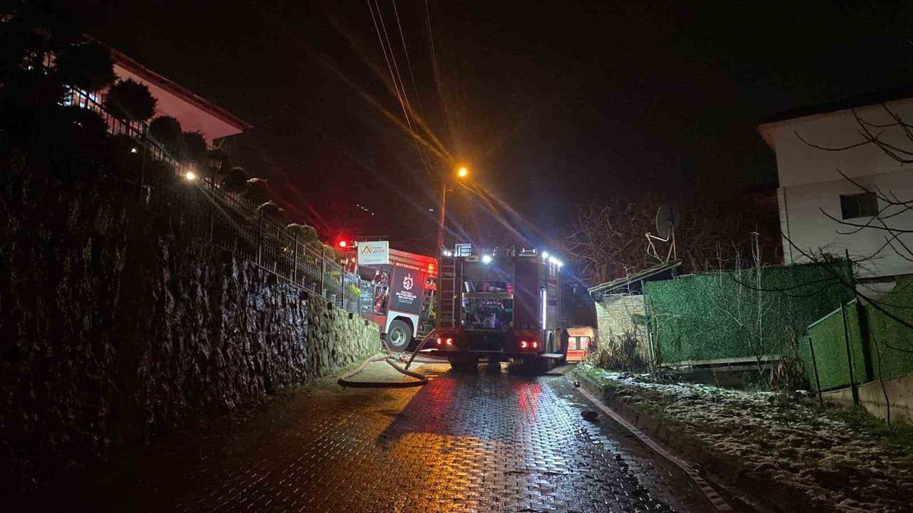 Kocaeli Kartepe’de Bungalov Yangını Kontrol Altına Alındı