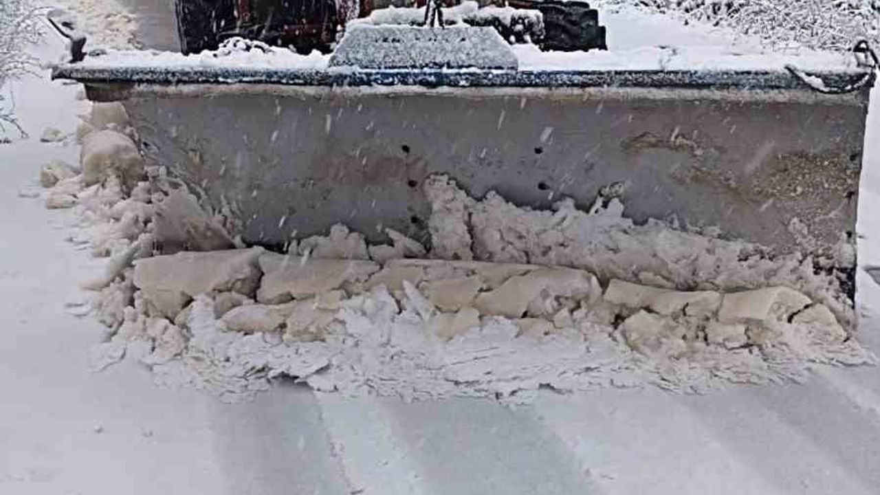 Kocaeli'nin Yüksek Kesimlerine Lapa Lapa Kar: Kartepe'de -6 derece