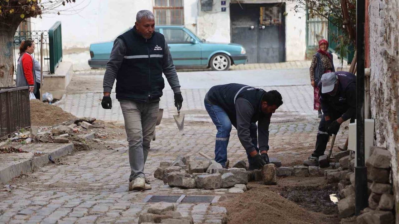 Koçarlı’da Kule Sokağı Yenileme Çalışmaları Başladı — Cihanoğlu Kulesi Çevresi