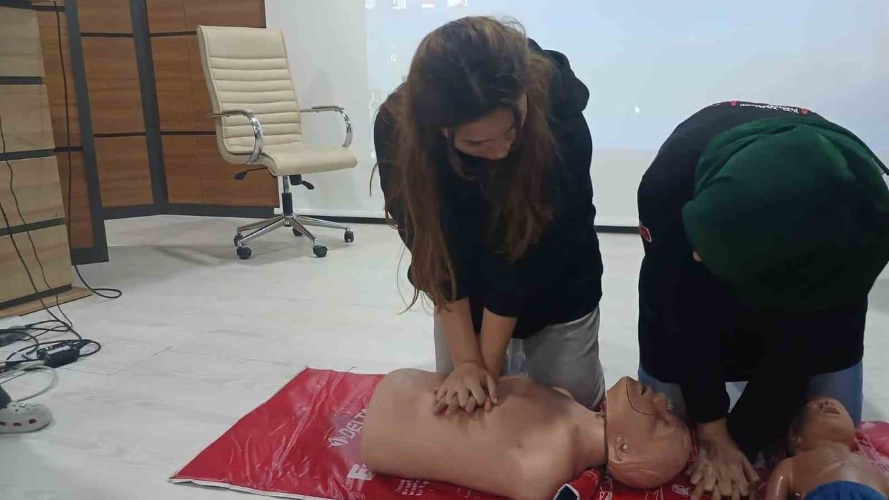 Koçarlı KYK Yurdu’nda Uygulamalı İlk Yardım Eğitimi