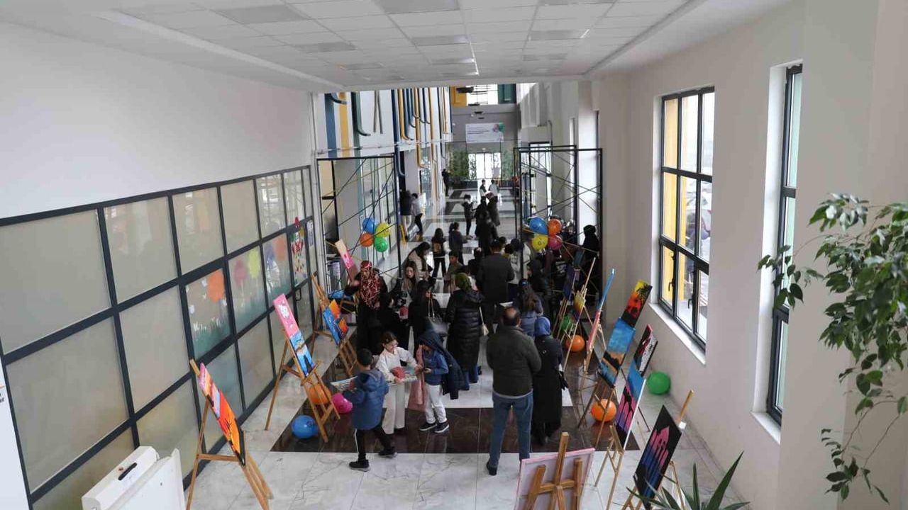 Kocasinan Akademi'de Dönem Sonu Etkinliği — Başkan Çolakbayrakdar: "Her alanda gençlerimizin ve evlatlarımızın yanındayız"