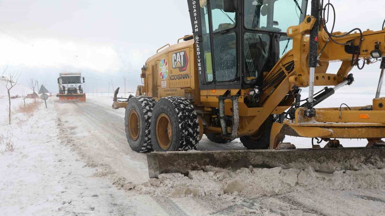 Kocasinan'da Karla Mücadele: Başkan Çolakbayrakdar 3 Vardiya 24 Saat