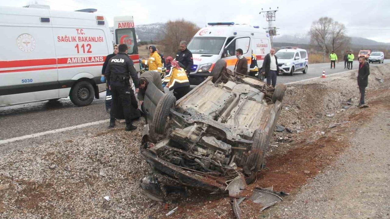 Konya Beyşehir'de otomobil devrildi — Aynı aileden 6 yaralı