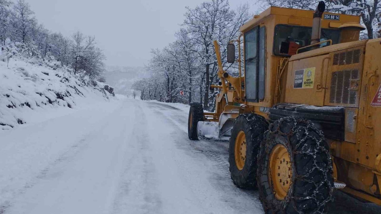 Konya Büyükşehir'den 31 ilçede kar mesaisi: 790 araç, bin 885 personel sahada