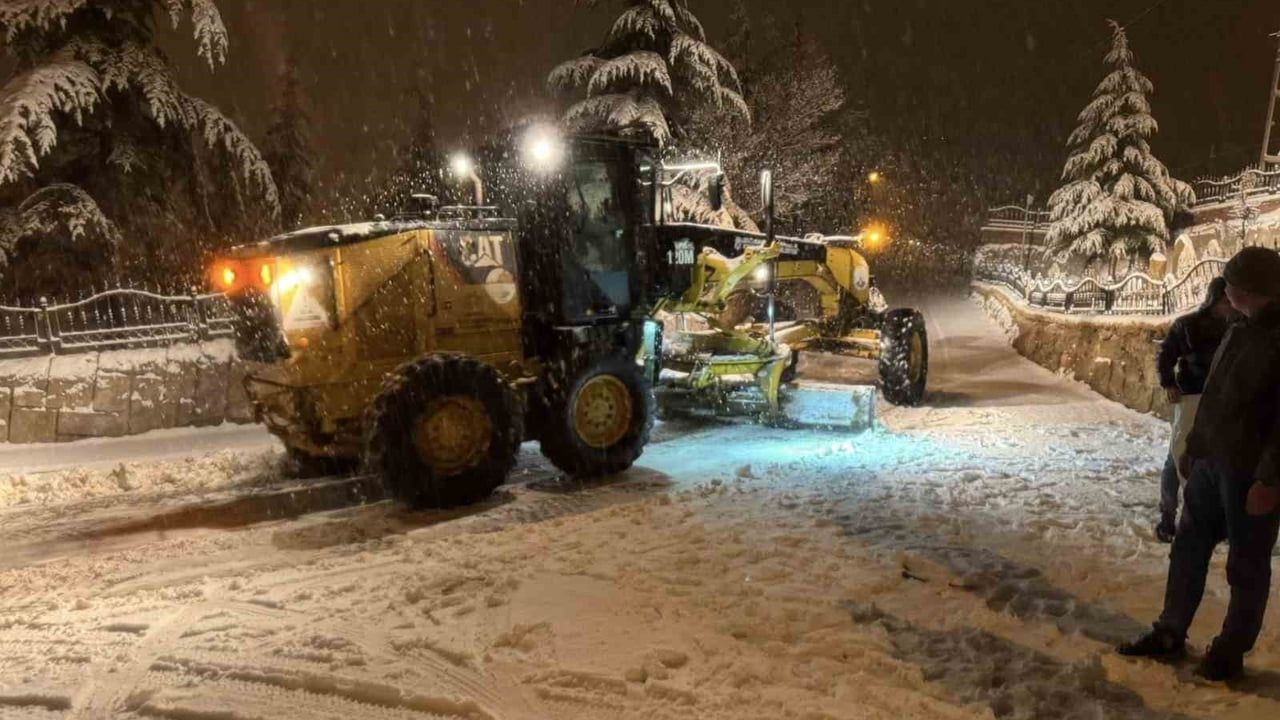 Konya’da Derbent Beyaza Büründü: Aladağ Kayak Merkezi Karla Kaplandı