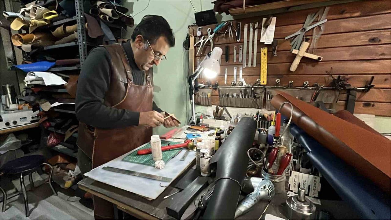 Konya'da El Yapımı Deri Saat Kordonları