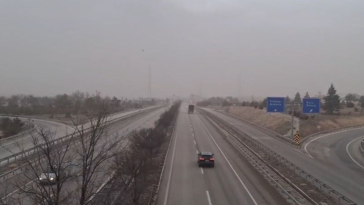 Konya'da Kum Fırtınası Trafiği Aksatıyor: Altınekin, Cihanbeyli ve Kulu Etkileniyor