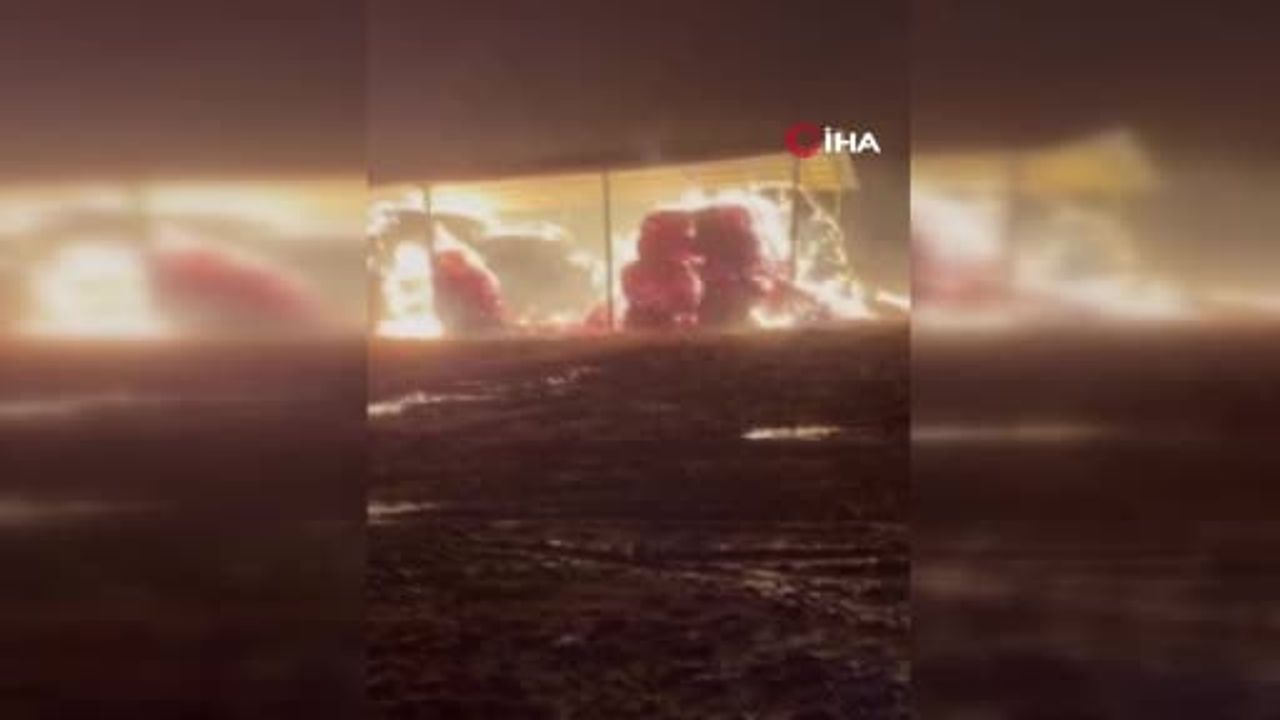 Konya Ereğli'de Fırtına Yangını: Ev ve Çiftlikte Saman Balyaları Alev Aldı