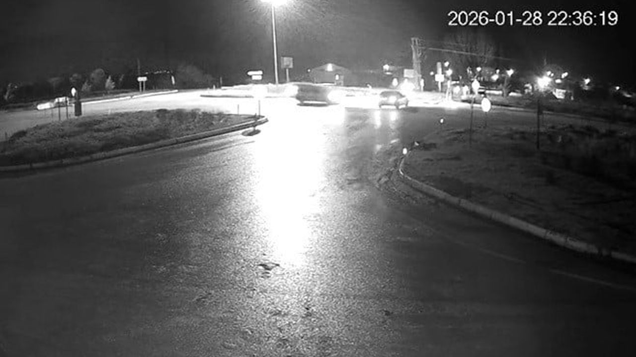 Konya Ereğli'de Trafik Kazası: 4 Kişi Yaralandı, Çarpışma Kamerada