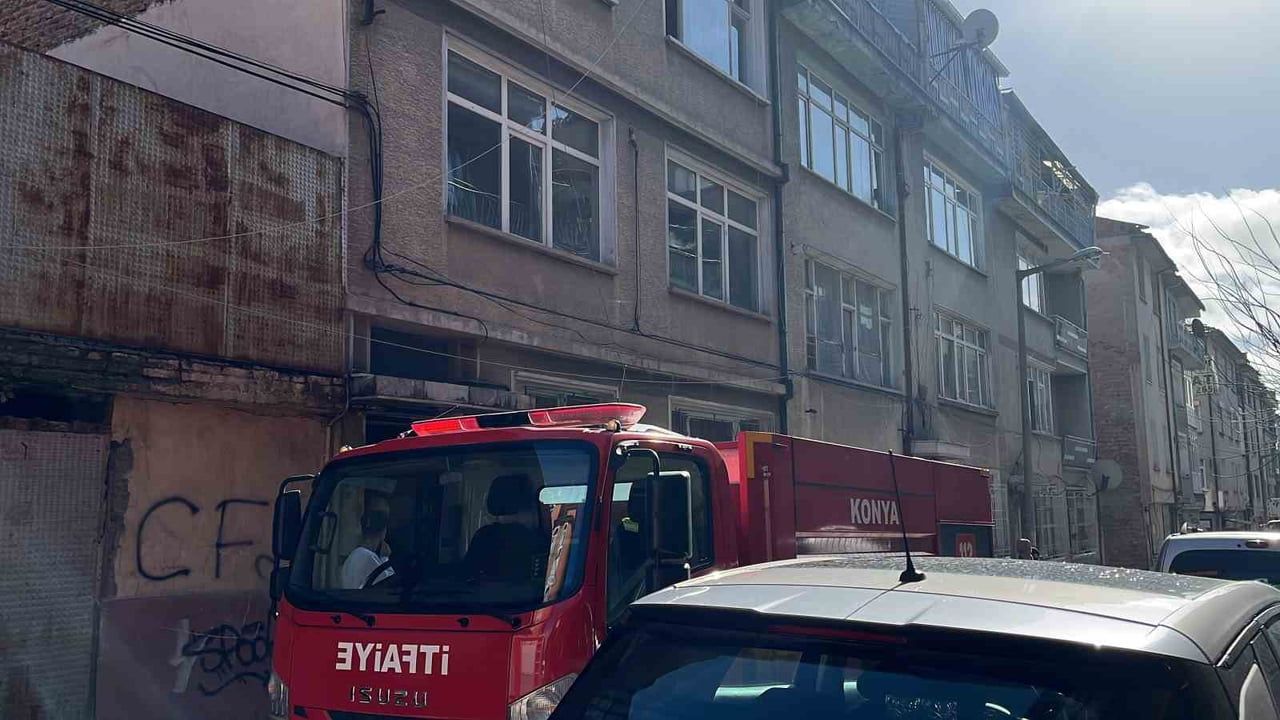 Konya Meram'da Apartmanda Yangın: 2 Kişi Dumandan Etkilendi