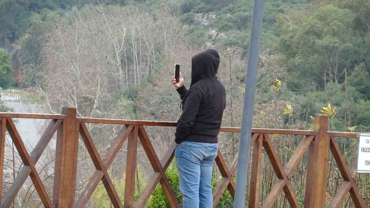 Konyaaltı Sahili Dev Dalgalarla Beyaza Büründü