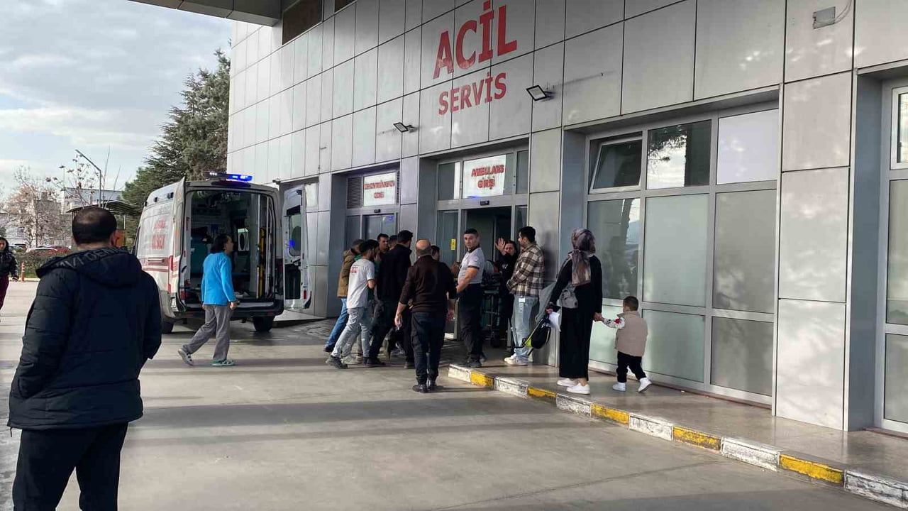 Körfez'de İnşaattan Düşen 54 Yaşındaki İşçi Ağır Yaralandı