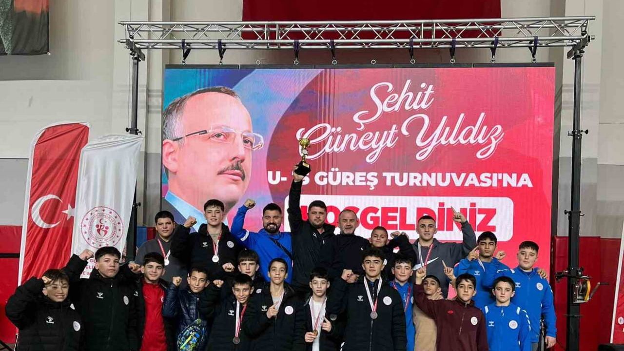 Korkuteli Pehlivanları Bursa'dan 9 Madalyayla Döndü