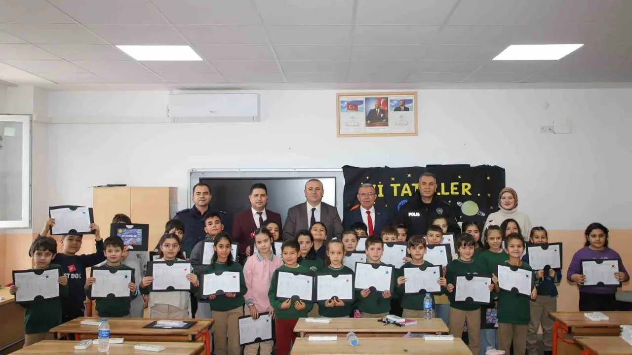 Köşk'te 4 bin 349 öğrenci karne heyecanı: Karneler Kaymakam Hasan Taş'tan