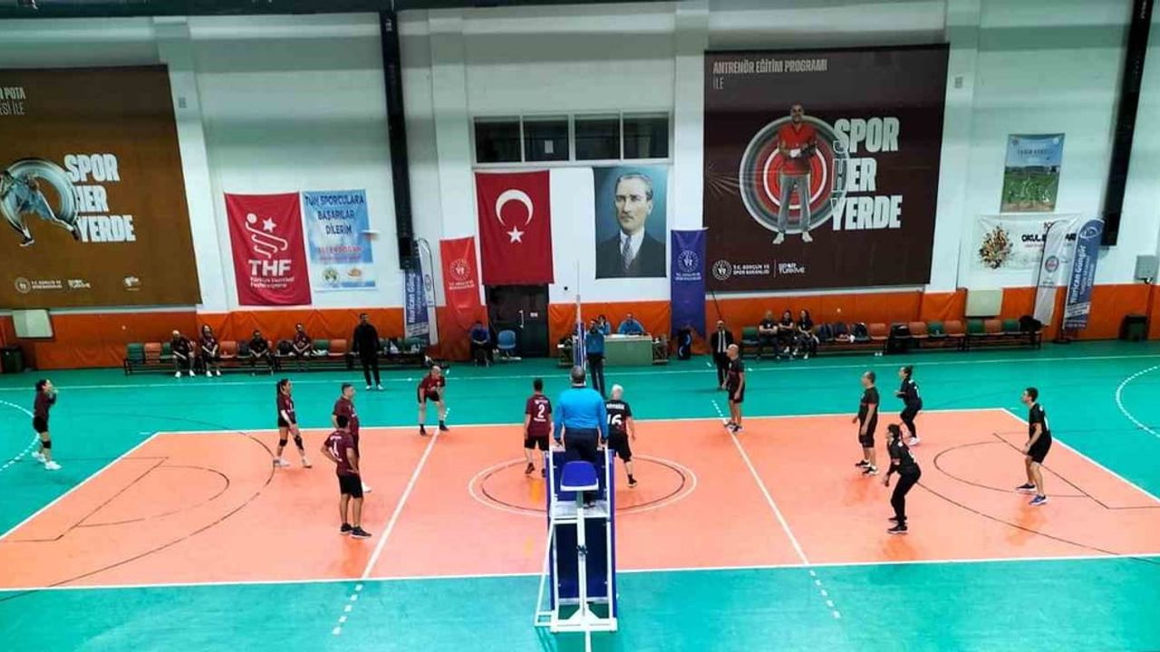 Köyceğiz Voleybol Turnuvası'nda Çeyrek Final Heyecanı