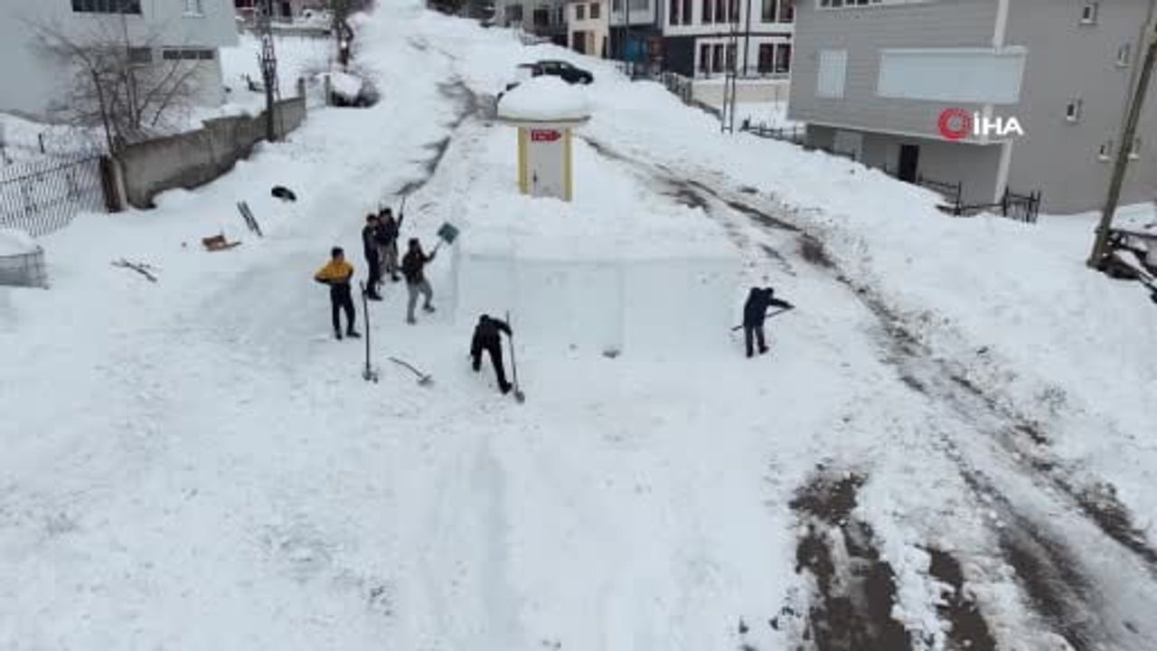Koyulhisar’da Kardan Kız Kulesi’nin Ardından Sivas Valiliği de Köye Taşındı