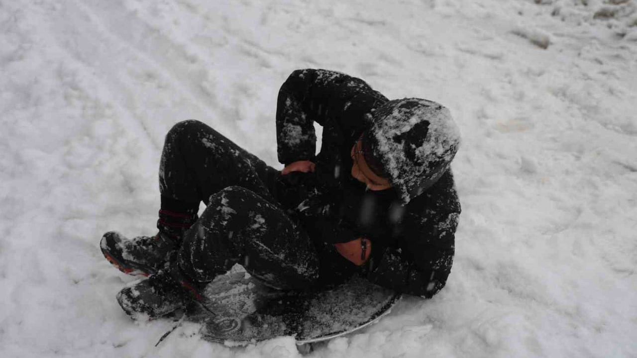 Kozan'da İlk Kar Sevinci: Adanalı Çocuklar İlk Kez Kar Gördü