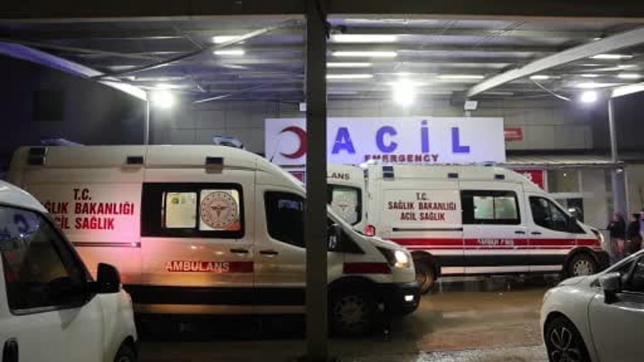 Kozan'da Tekel Bayisinde Bıçaklı Kavga: 1 Ölü, 1 Ağır Yaralı