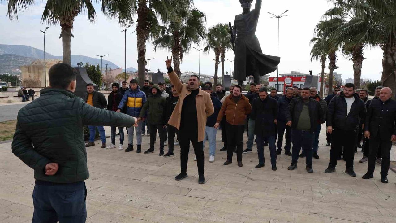 Kozan Ülkü Ocakları Orkun Özeller'e Parkta Konuşma İzni Vermedi